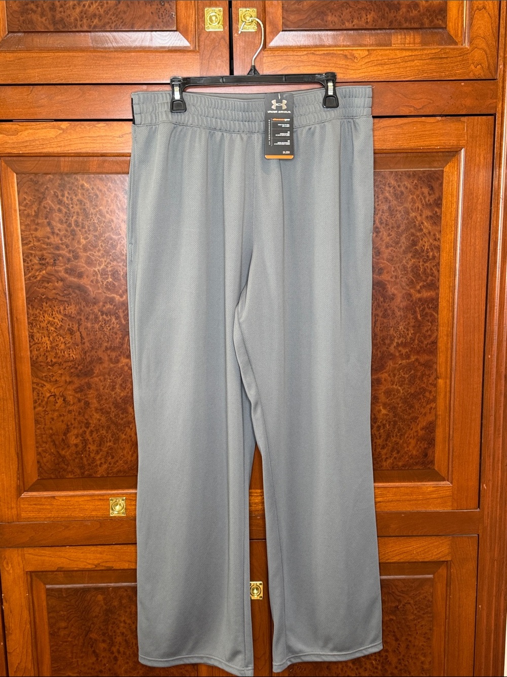 Under Armour Men’s Grey Athletic Joggers, all season performance fabric, size XL